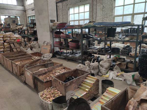 滑塊、電路板、刀架、定位盤、行程開關、水泵等